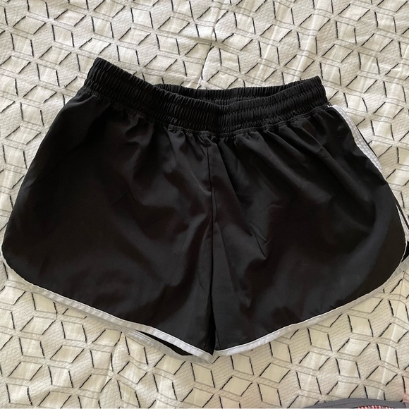 Set of shorts ready for the summer! ☀️ - Picture 4 of 6